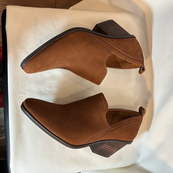 LUCKY BRAND Sz 9.5 Vennia Slip-On Almond Toe Stacked Heel Suede Booties NEW - Picture 7 of 10